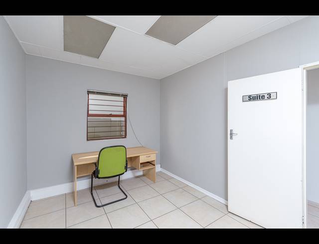 250M² BUSINESS CENTRE TO LET IN FERNDALE